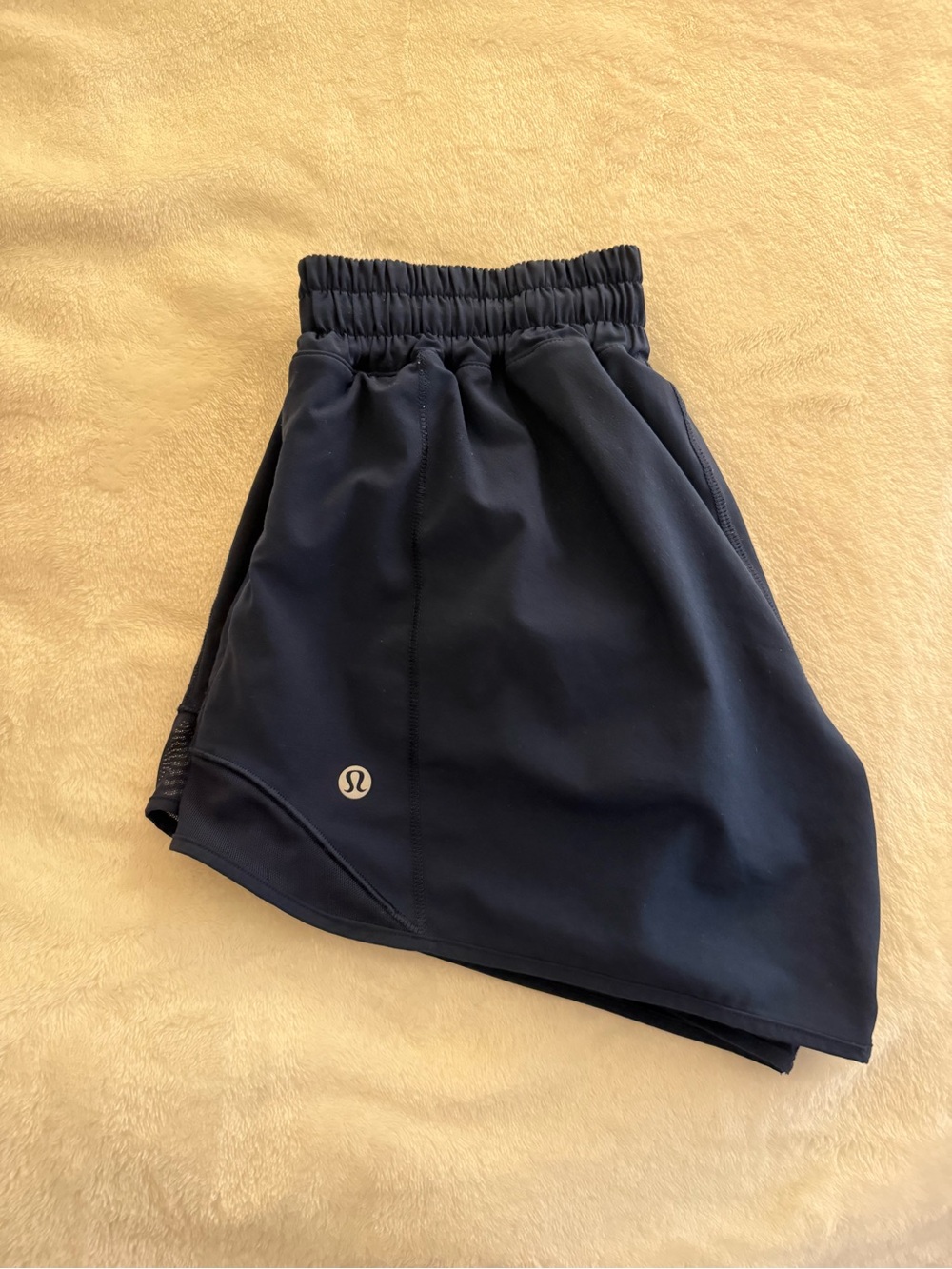 lululemon athletica women’s navy shorts - low rise